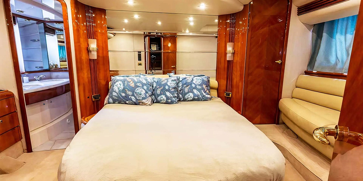 Аренда моторной яхты Azimut 68 В Москве